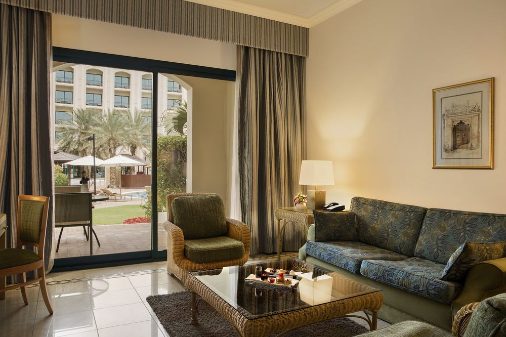 Hotel Al Ain Rotana Exterior foto Living room